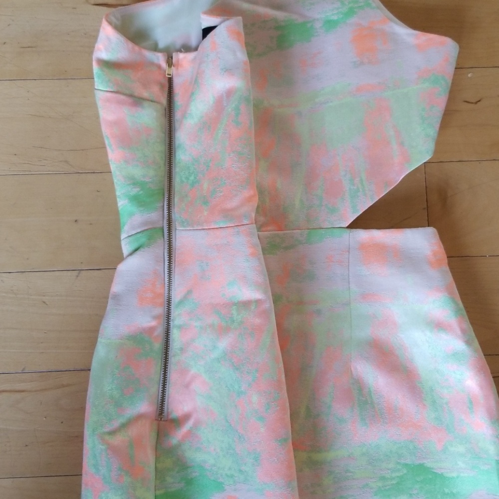 Dress - Picture 3 of 3